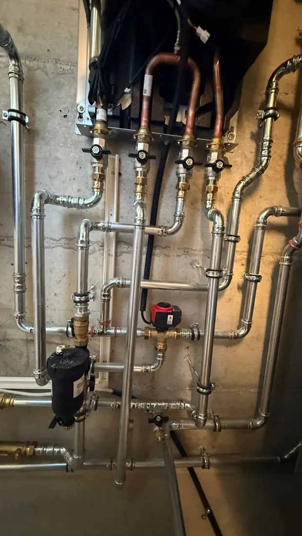 Tuyauterie en inox serti sous le module hydraulique